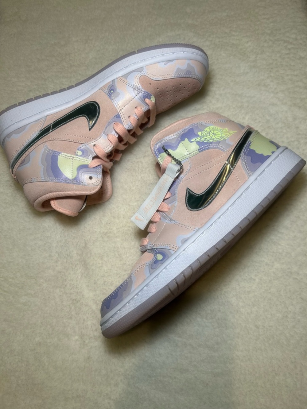 Jordan 1 Mid Women US 8